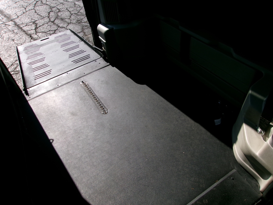 Grey Dodge Grand Caravan image number 6