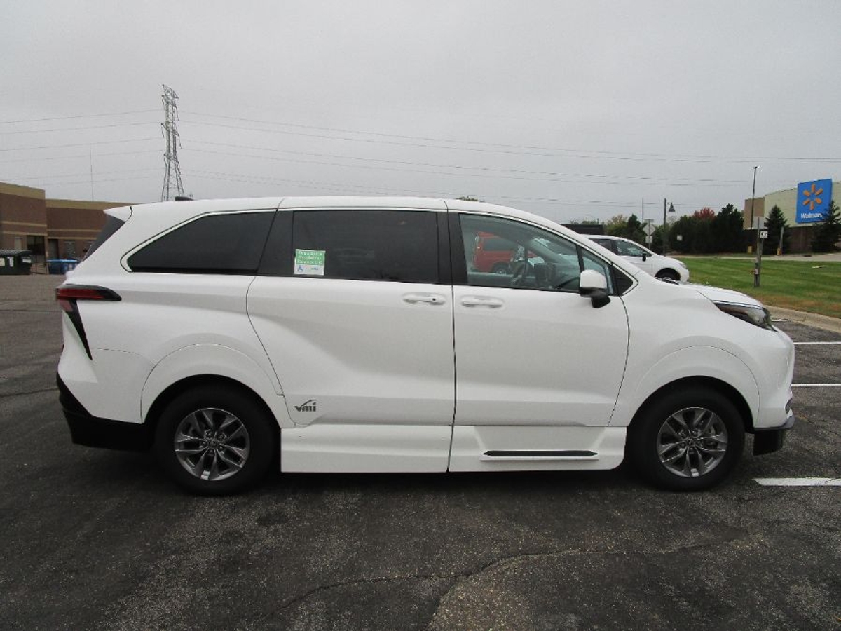 2022 TOYOTA SIENNA - Image 2