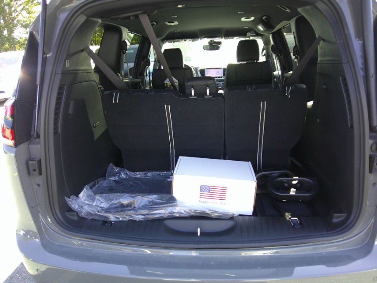 Grey Chrysler Pacifica image number 9