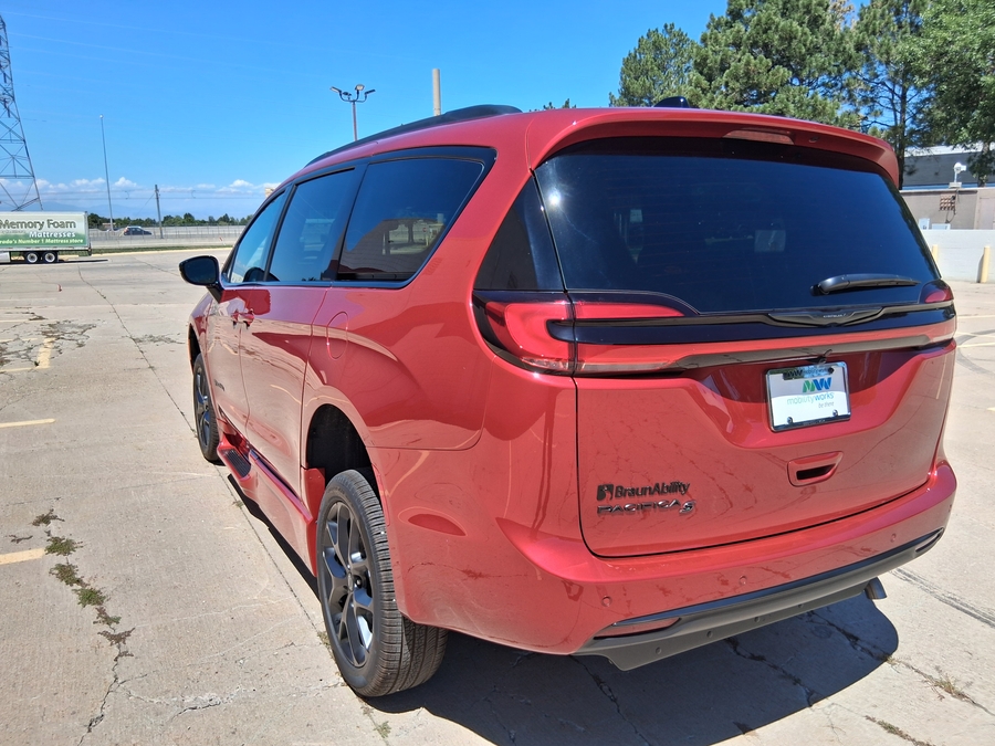 Red Chrysler Pacifica image number 16