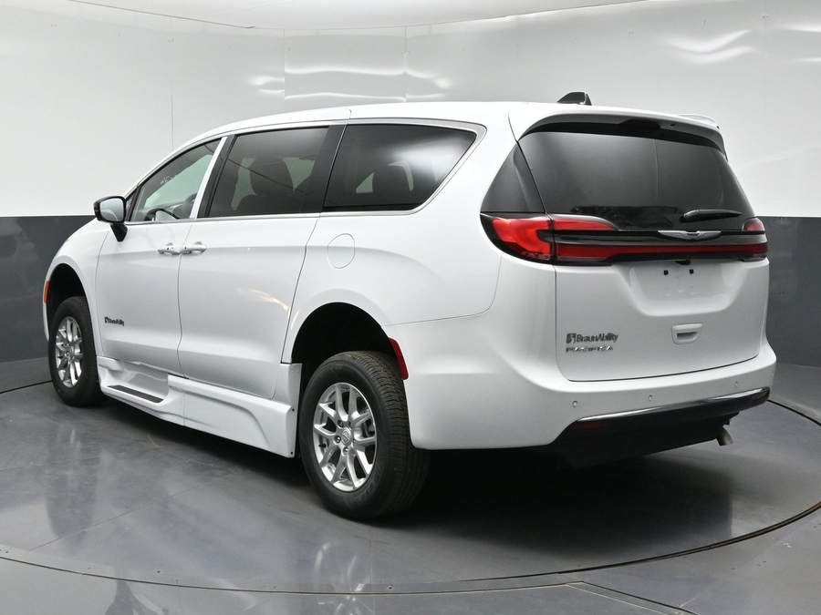 New 2026 Chrysler Pacifica Select Safety - BraunAbility Side Entry Fold Out Automatic Ramp