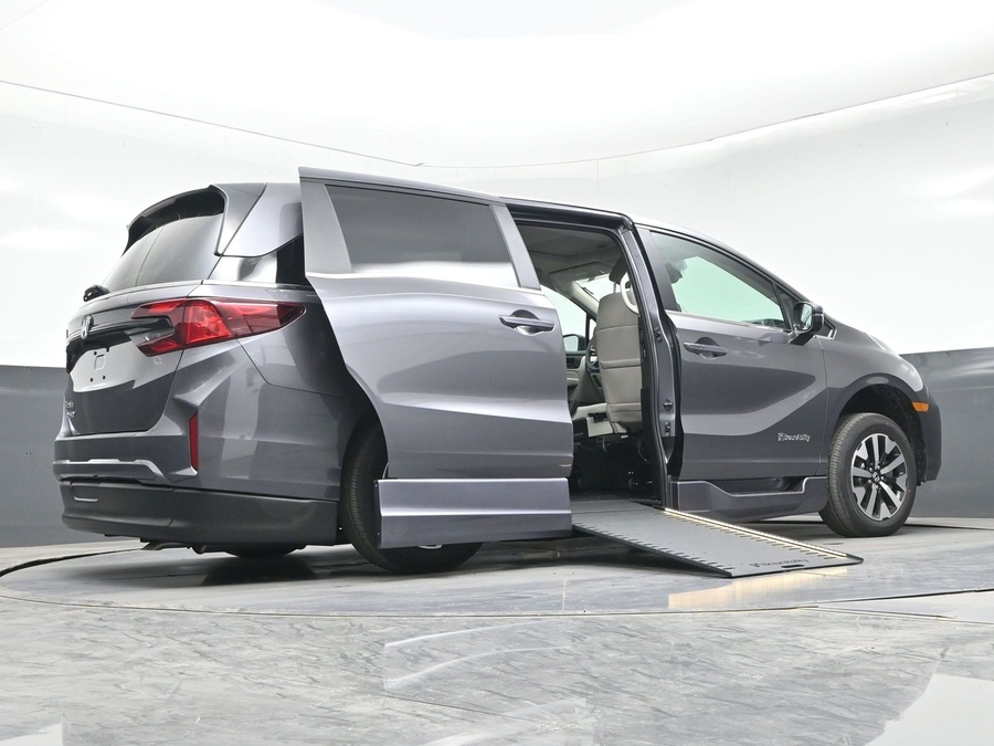 Grey Honda Odyssey image number 16