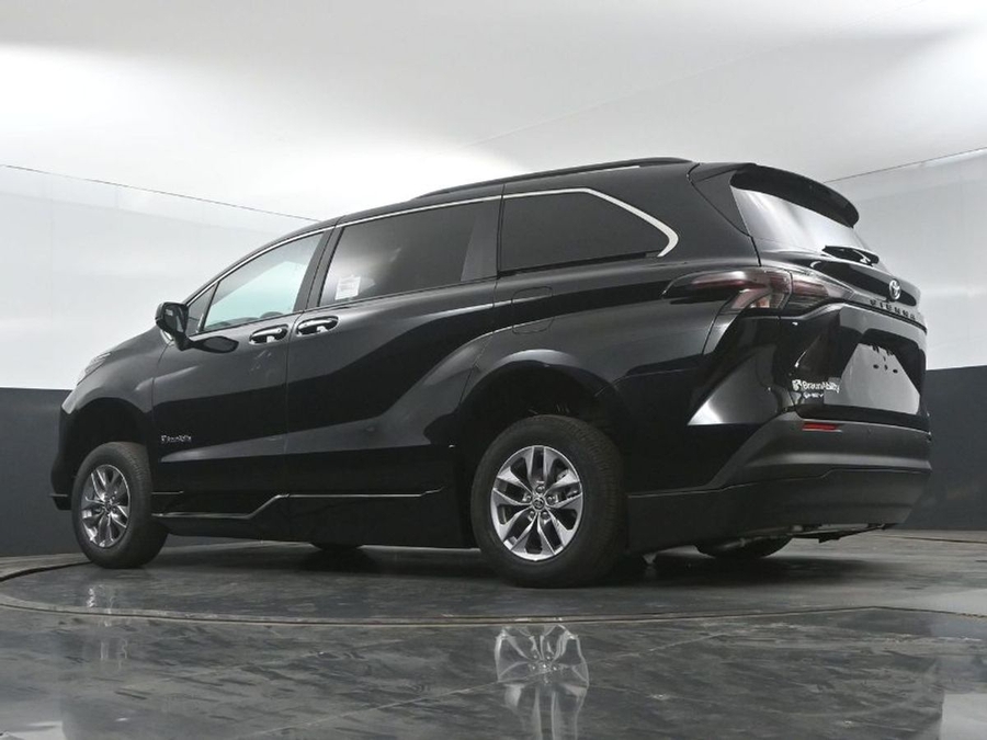 Black Toyota Sienna image number 4