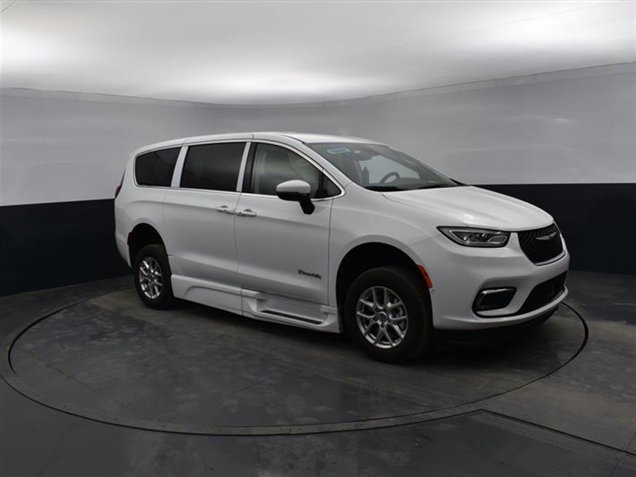 Used 2023 Chrysler Pacifica Touring L - BraunAbility Side Entry Fold Out Automatic Ramp