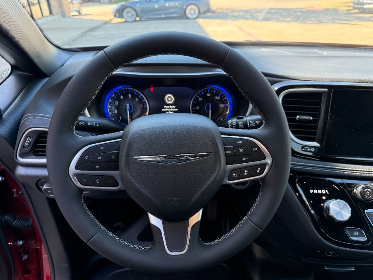 2025 CHRYSLER PACIFICA - Image 11