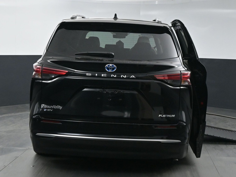 New 2025 Toyota Sienna Hybrid Platinum - BraunAbility Side Entry Entry In Floor Automatic Ramp