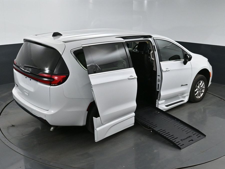 Used 2024 Chrysler Pacifica Touring L - BraunAbility Side Entry Entry Fold Out Automatic Ramp