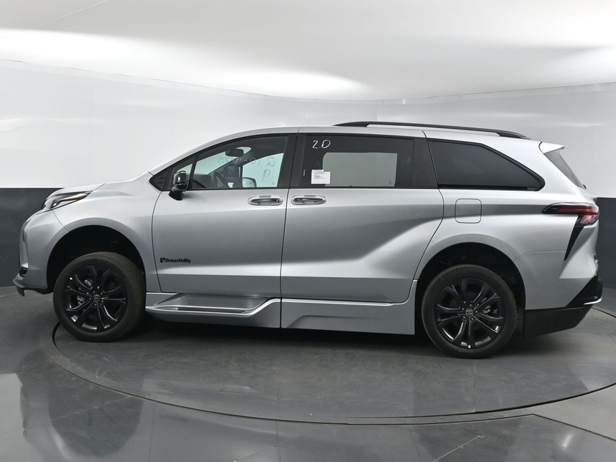 New 2025 Toyota Sienna Hybrid XSE - BraunAbility Side Entry Entry In Floor Automatic Ramp