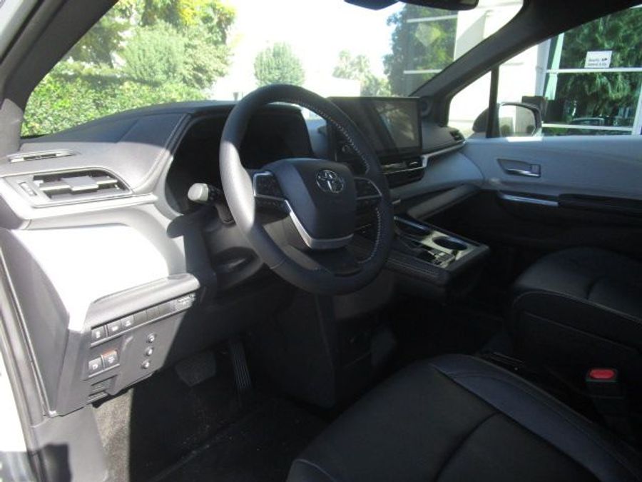 New 2025 Toyota Sienna Hybrid XSE Sport - VMI Side Entry Entry In Floor Automatic Ramp