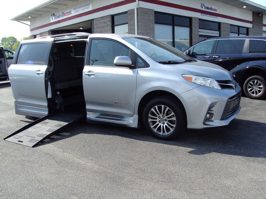 Used 2020 Toyota Sienna XLE Base - BraunAbility Side Entry Entry Fold Out Automatic Ramp