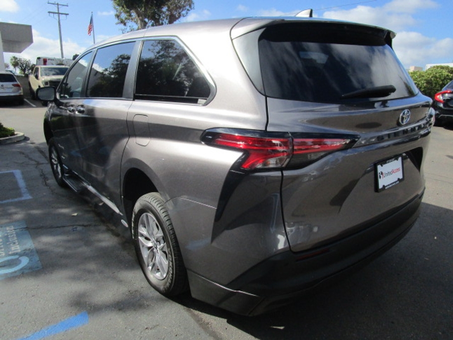 Used 2021 Toyota Sienna Hybrid XLE Base - BraunAbility Side Entry Entry Fold Out Automatic Ramp