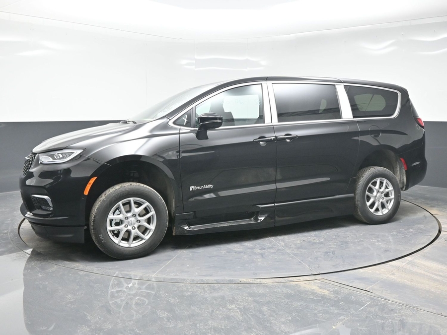 Black Chrysler Pacifica with Side Entry Automatic Fold Out ramp