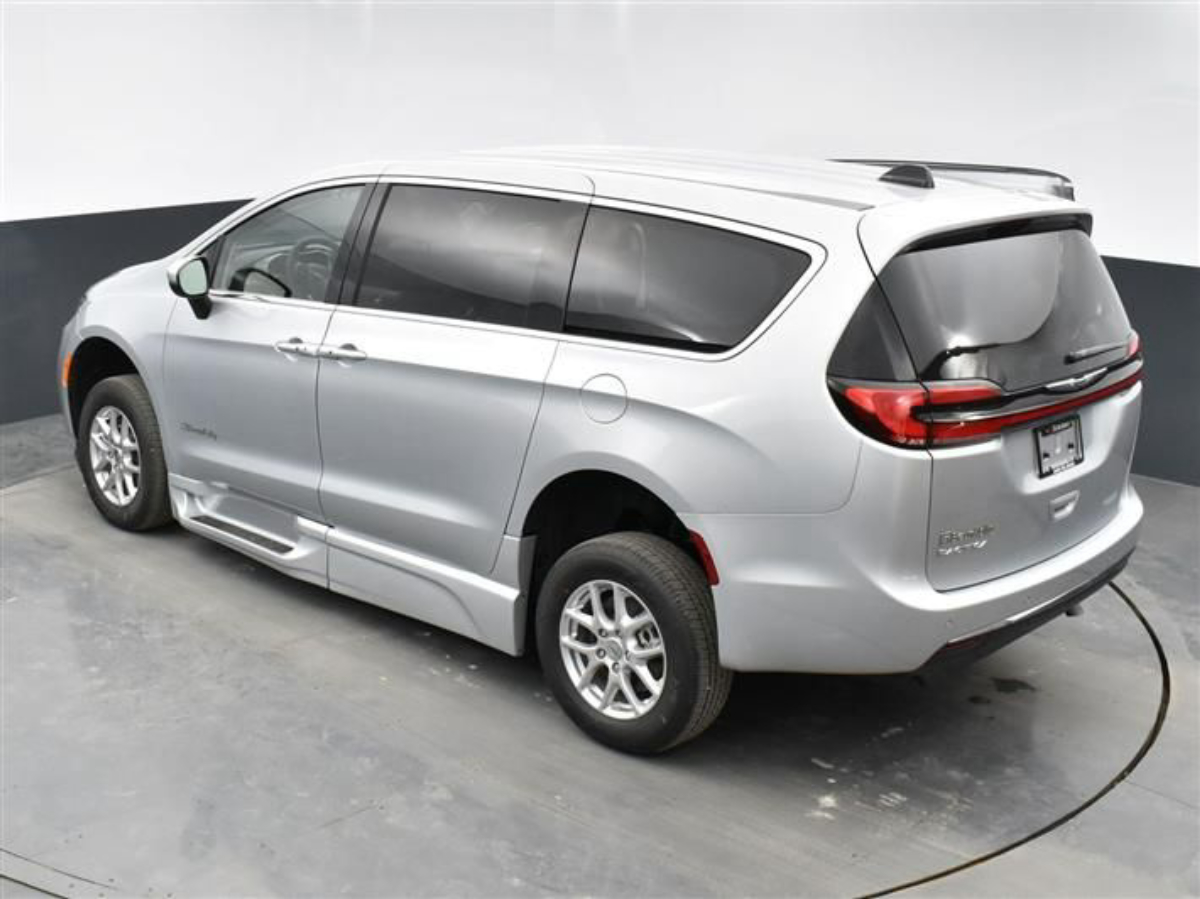 2023 Chrysler Pacifica Touring L - Photo 23