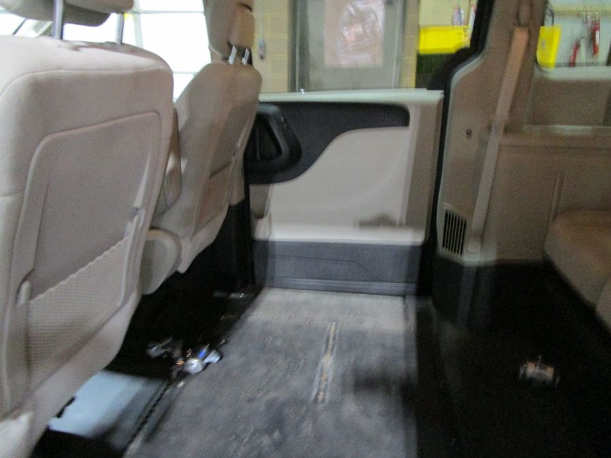 2015 DODGE GRAND CARAVAN - Image 10