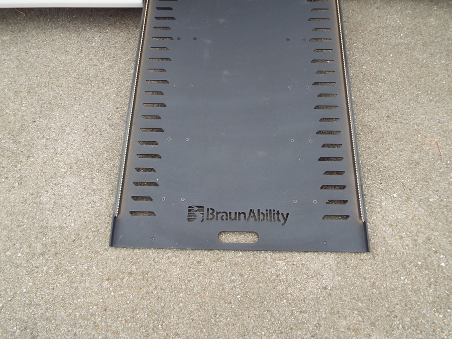 White Honda Odyssey image number 34