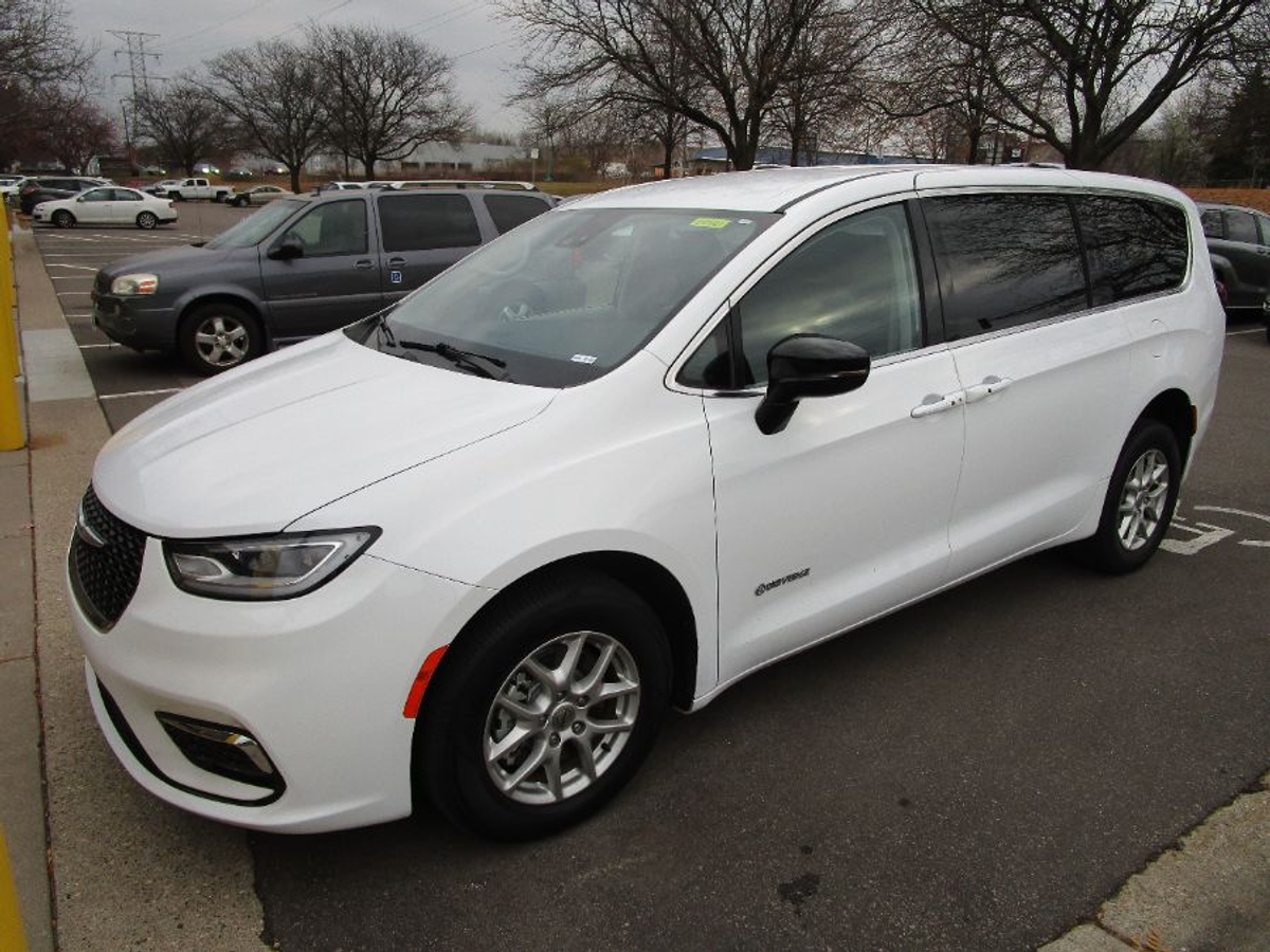 2024 CHRYSLER PACIFICA - Image 8