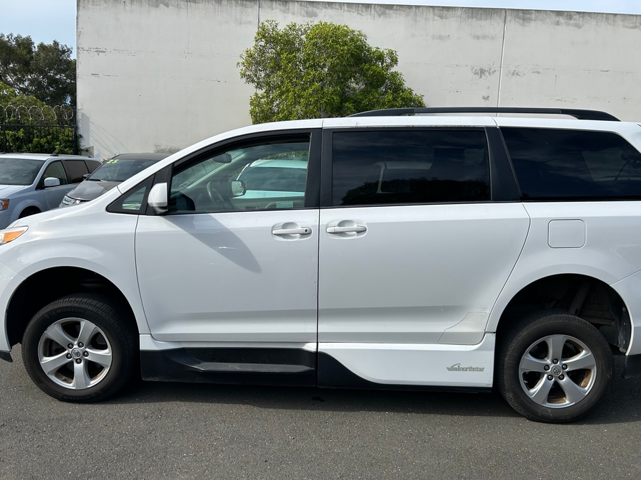 Used 2015 Toyota Sienna LE - VMI Side Entry Entry In Floor Manual Ramp