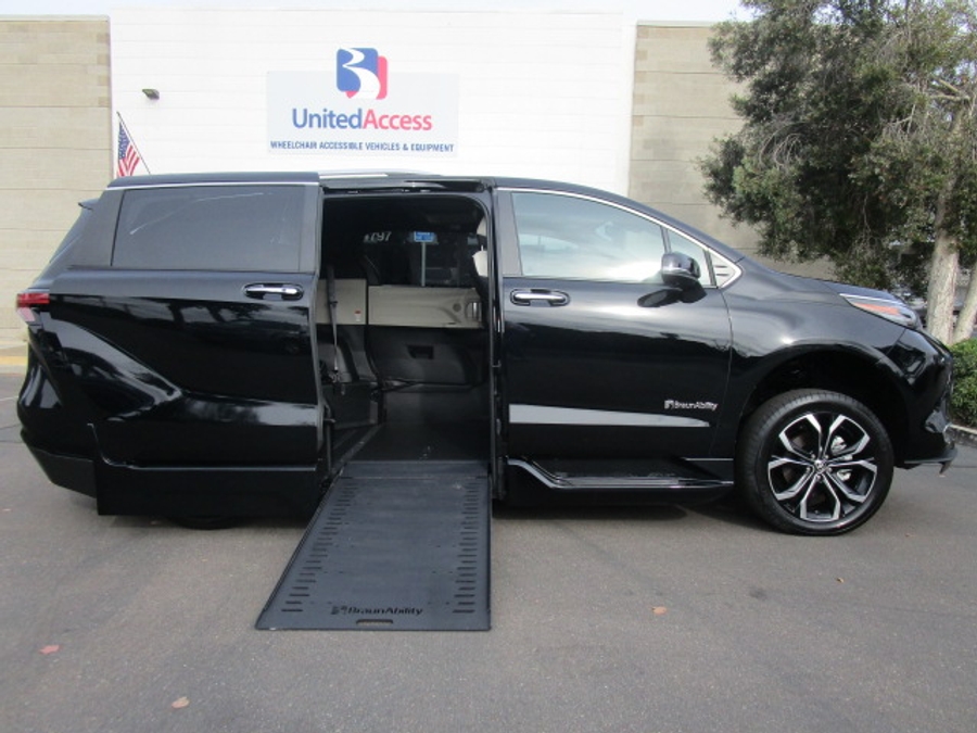 New 2025 Toyota Sienna Hybrid Platinum - BraunAbility Side Entry Entry In Floor Automatic Ramp