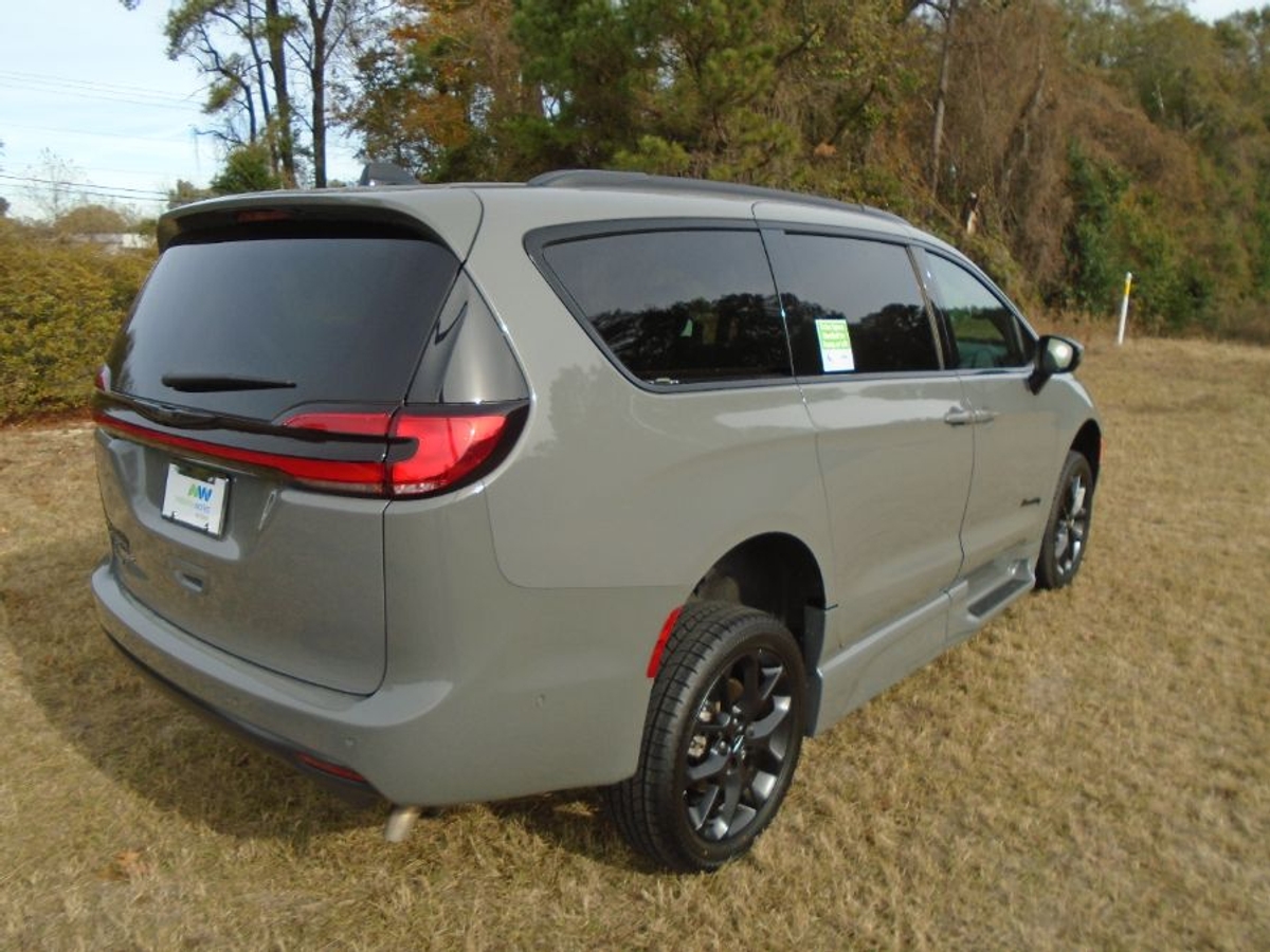 2023 CHRYSLER PACIFICA - Image 19
