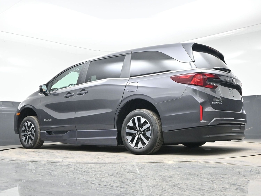 Grey Honda Odyssey image number 17