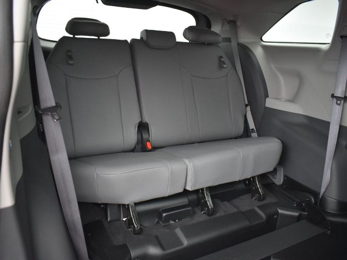 2024 TOYOTA SIENNA - Image 3