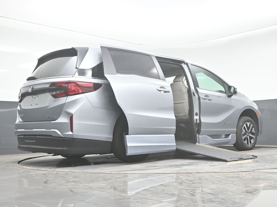 New 2026 Honda Odyssey EX-L - BraunAbility Side Entry Entry In Floor Automatic Ramp