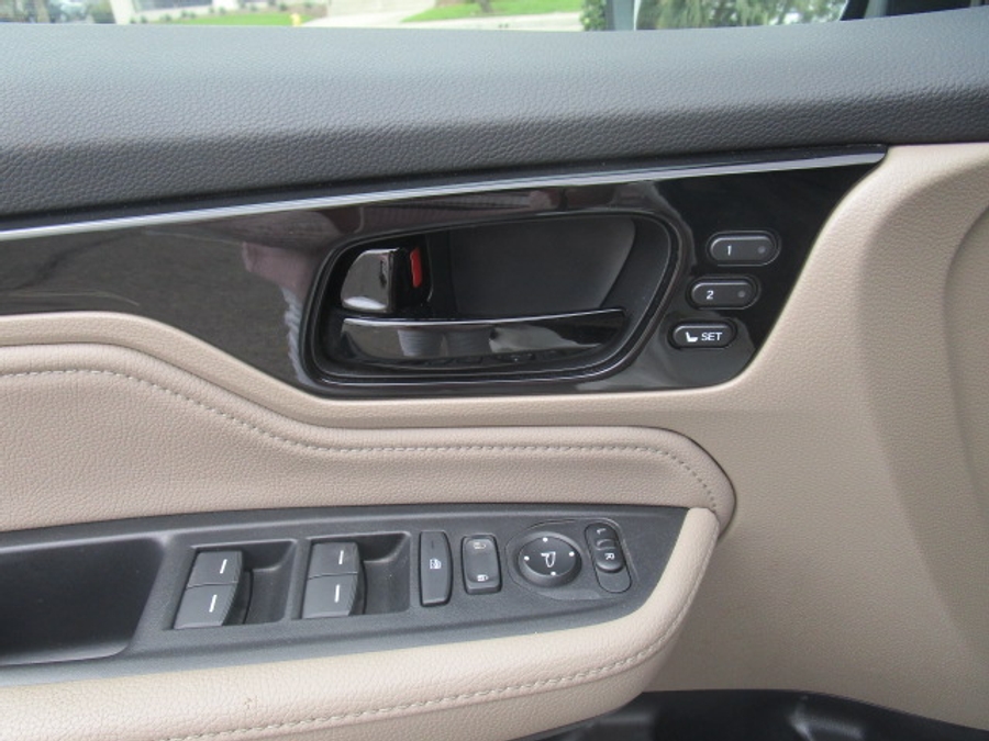 Used 2022 Honda Odyssey Touring - VMI Side Entry Entry In Floor Automatic Ramp