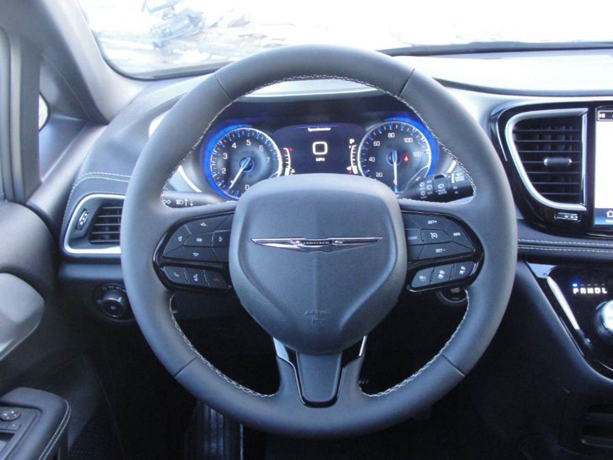 Grey Chrysler Pacifica image number 8