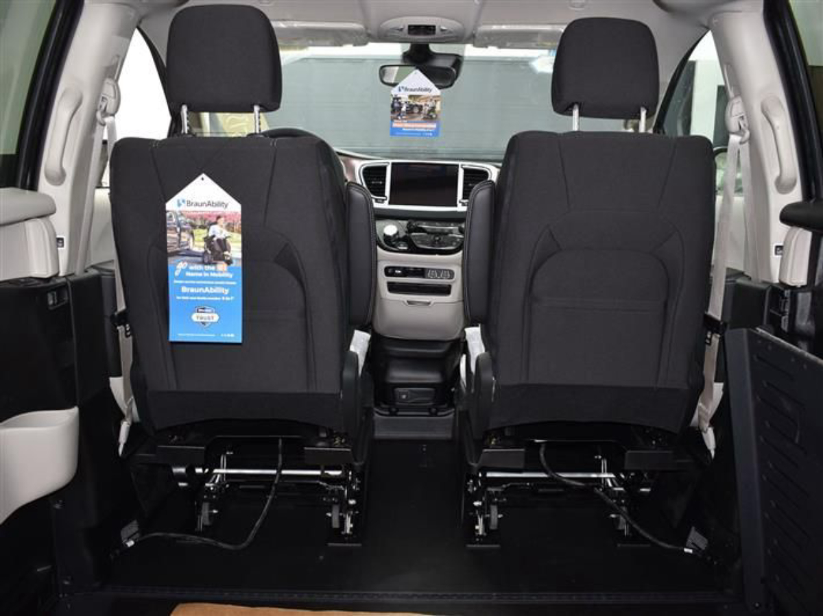 2023 CHRYSLER VOYAGER - Image 15