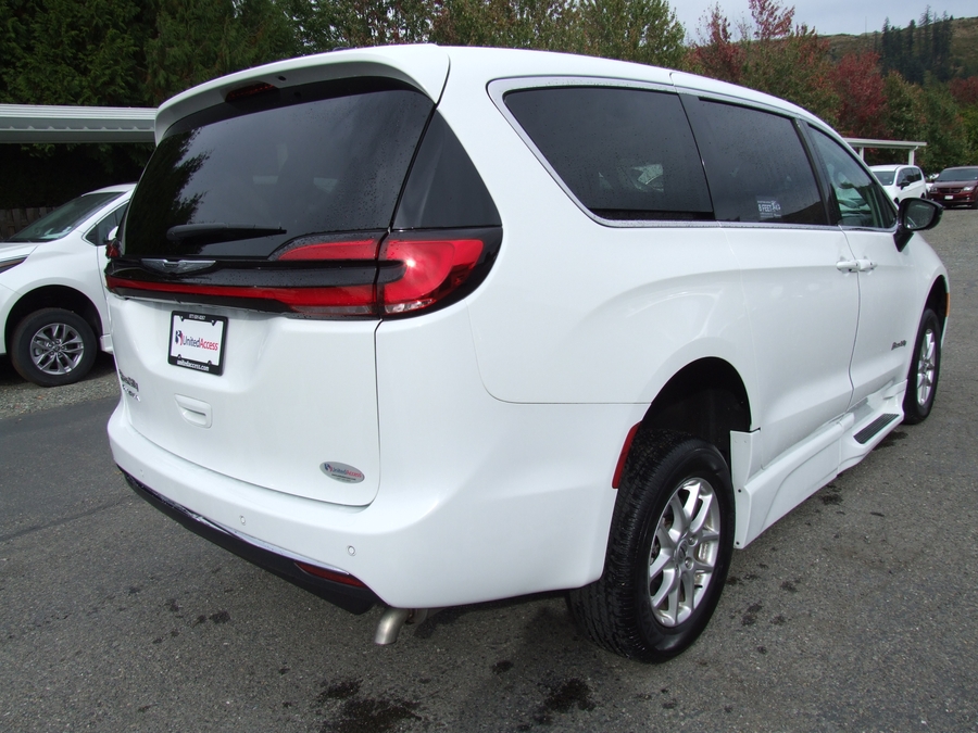 Used 2024 Chrysler Pacifica Touring L - BraunAbility Side Entry Fold Out Automatic Ramp