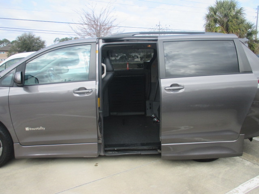 2011 TOYOTA SIENNA - Image 5