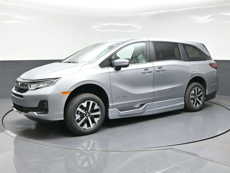 Silver Honda Odyssey image number 12