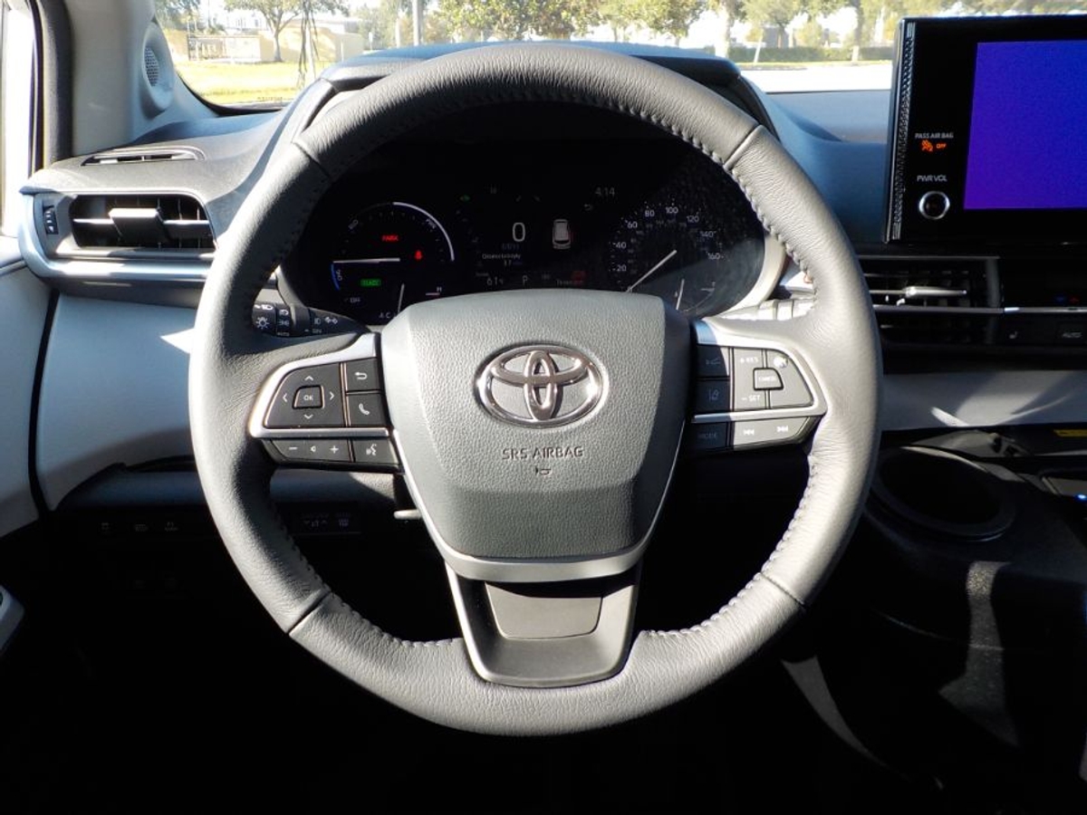 2025 TOYOTA SIENNA - Image 35