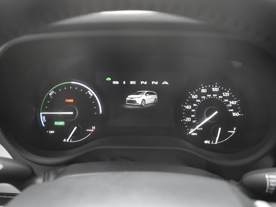 New 2025 Toyota Sienna Hybrid XLE Base - BraunAbility Side Entry Entry Fold Out Automatic Ramp