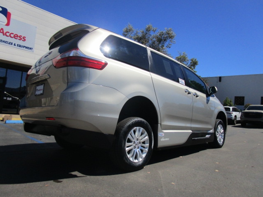 Used 2015 Toyota Sienna XLE - VMI Side Entry Entry In Floor Automatic Ramp