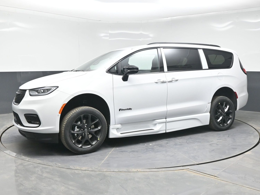 New 2026 Chrysler Pacifica Select Sport - BraunAbility Side Entry Entry Fold Out Automatic Ramp