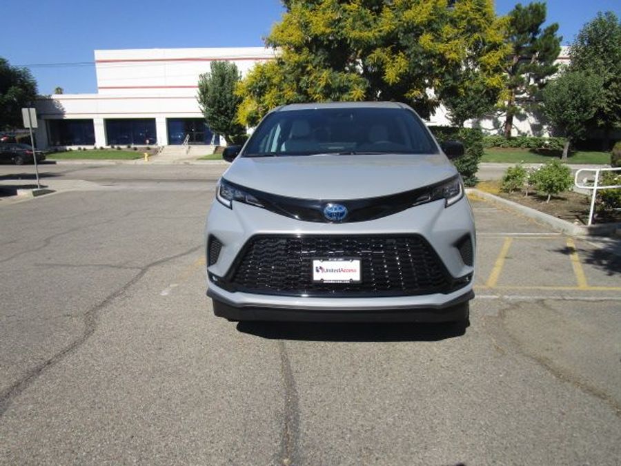 New 2025 Toyota Sienna Hybrid XSE Sport - VMI Side Entry Entry In Floor Automatic Ramp