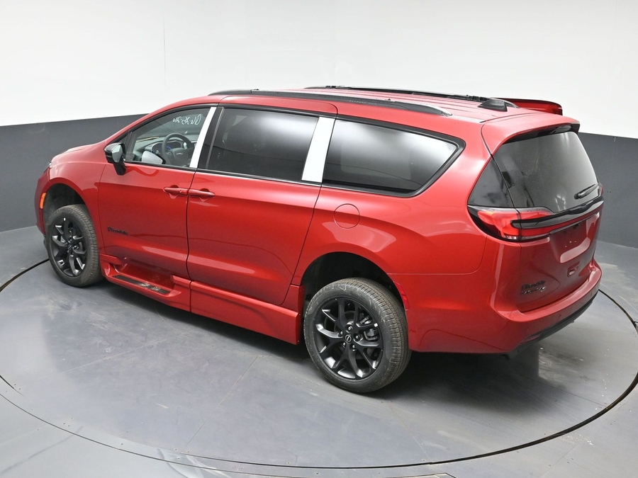 Red Chrysler Pacifica image number 23