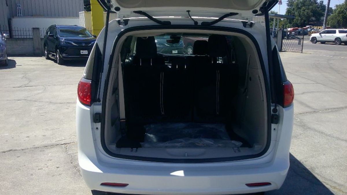 2024 CHRYSLER VOYAGER - Image 16