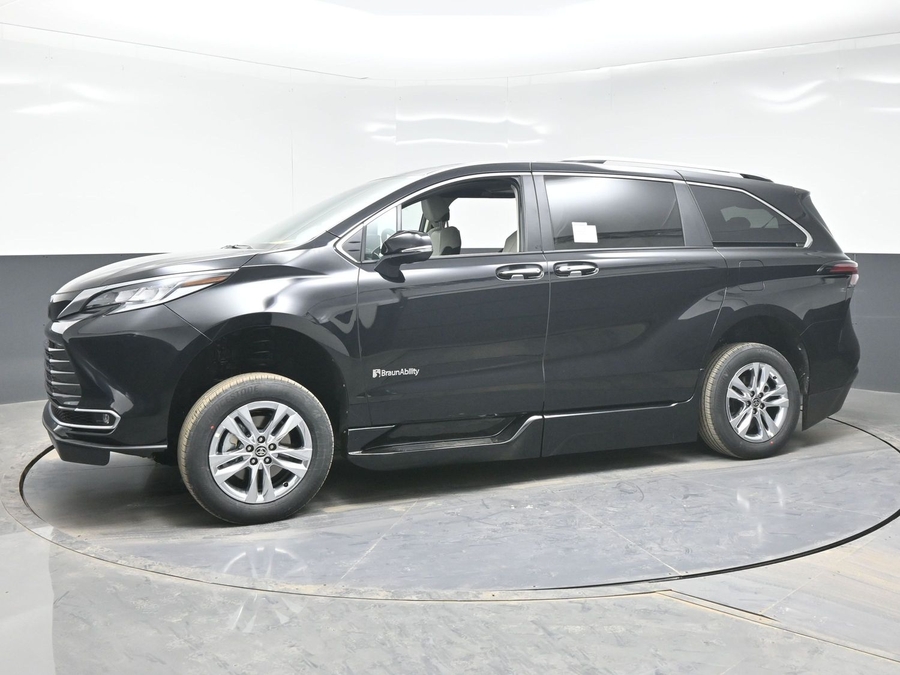 New 2026 Toyota Sienna Hybrid Limited - BraunAbility Side Entry Fold Out Automatic Ramp