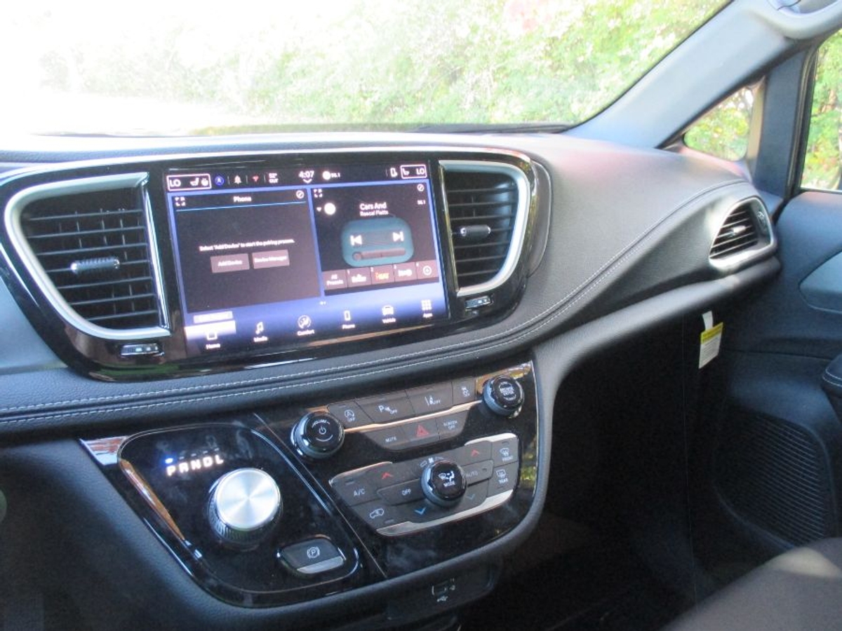 2026 CHRYSLER PACIFICA - Image 17