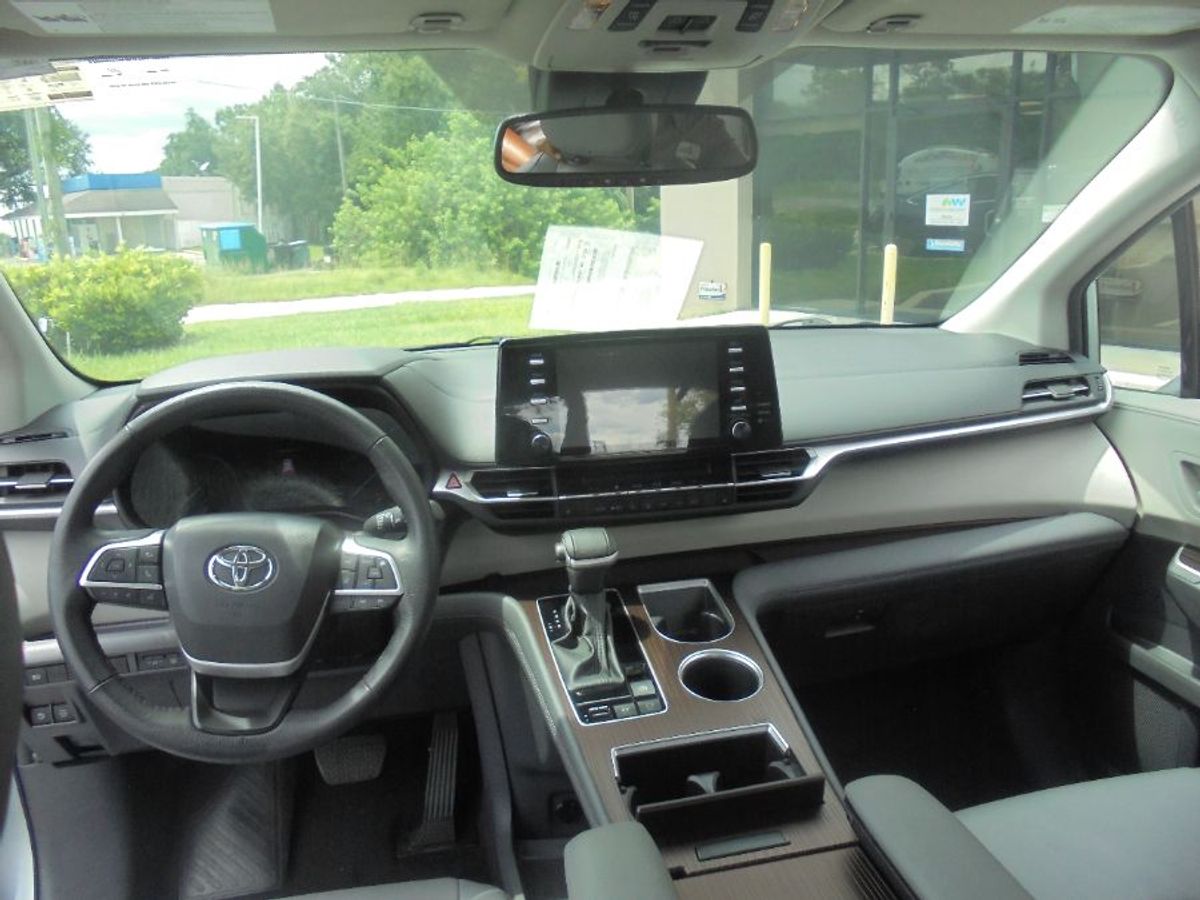 2024 TOYOTA SIENNA - Image 3