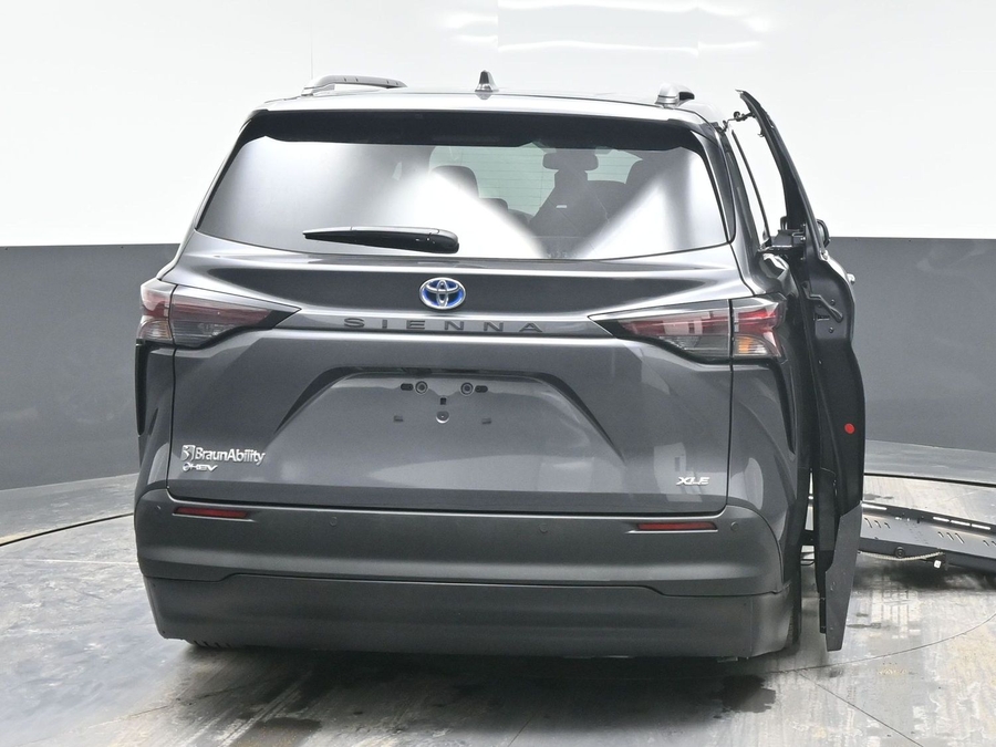 New 2025 Toyota Sienna Hybrid XLE Plus - BraunAbility Side Entry Entry Fold Out Automatic Ramp