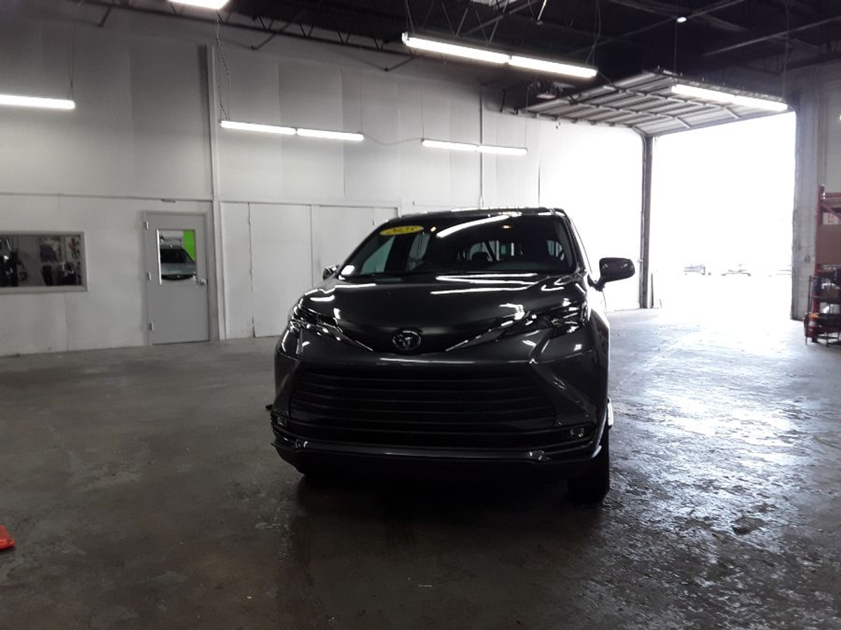 2025 TOYOTA SIENNA - Image 28