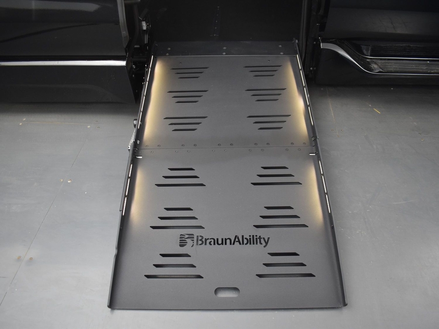 New 2025 Toyota Sienna Hybrid XLE Plus - BraunAbility Side Entry Entry Fold Out Automatic Ramp