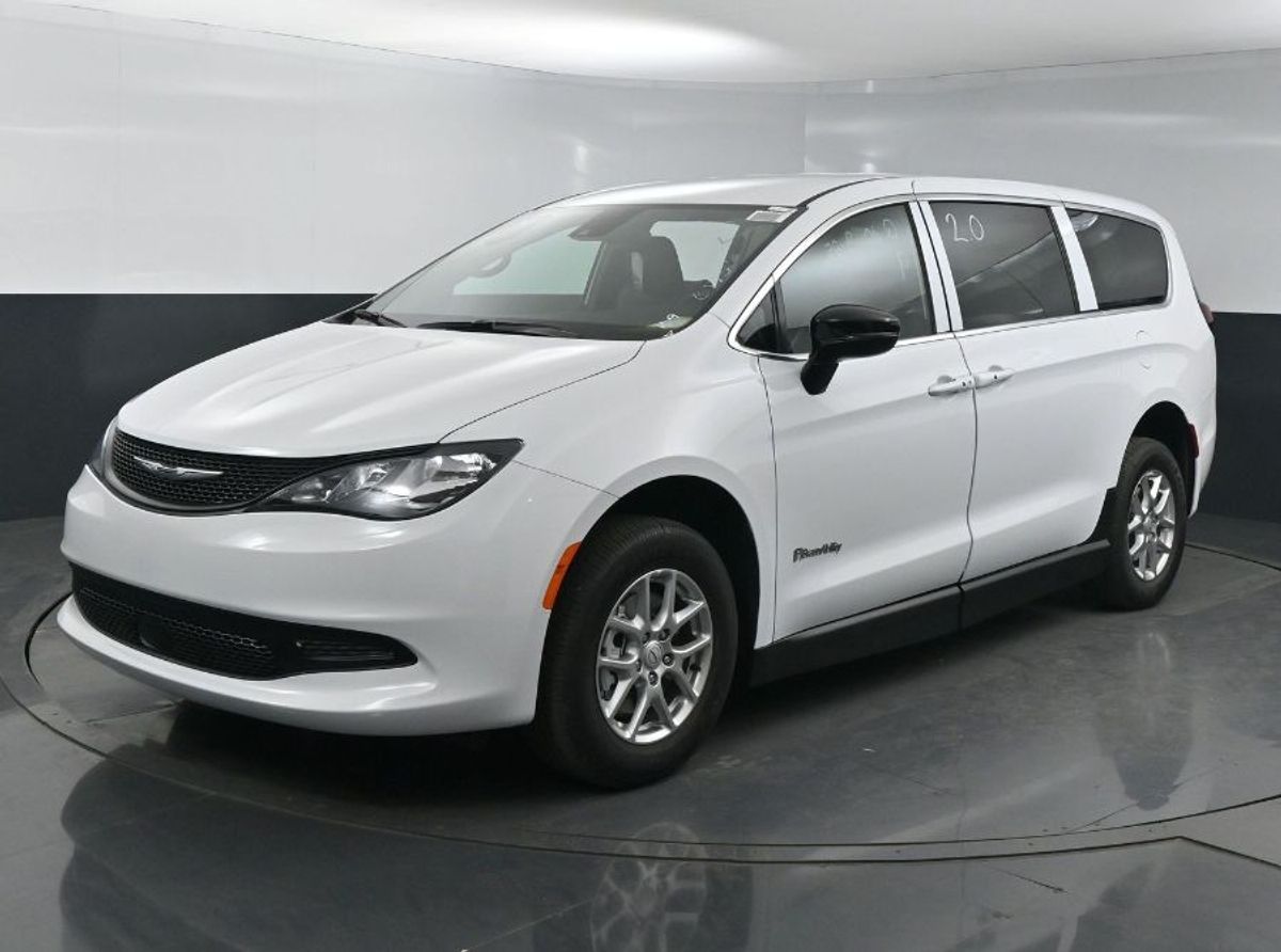 2025 CHRYSLER VOYAGER - Image 3