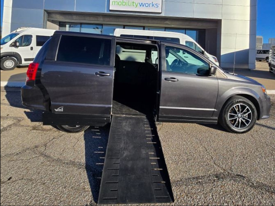 Grey Dodge Grand Caravan image number 10