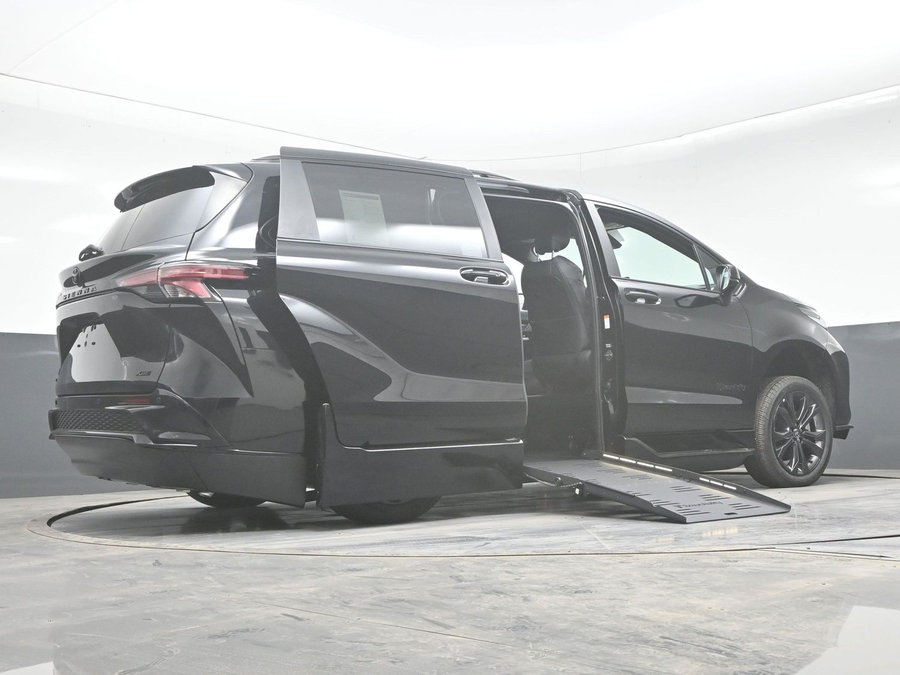 New 2025 Toyota Sienna Hybrid XSE Sport - BraunAbility Side Entry Entry Fold Out Automatic Ramp