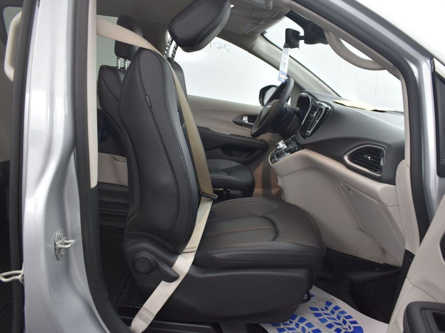 Used 2024 Chrysler Pacifica Touring L - BraunAbility Side Entry Entry Fold Out Automatic Ramp