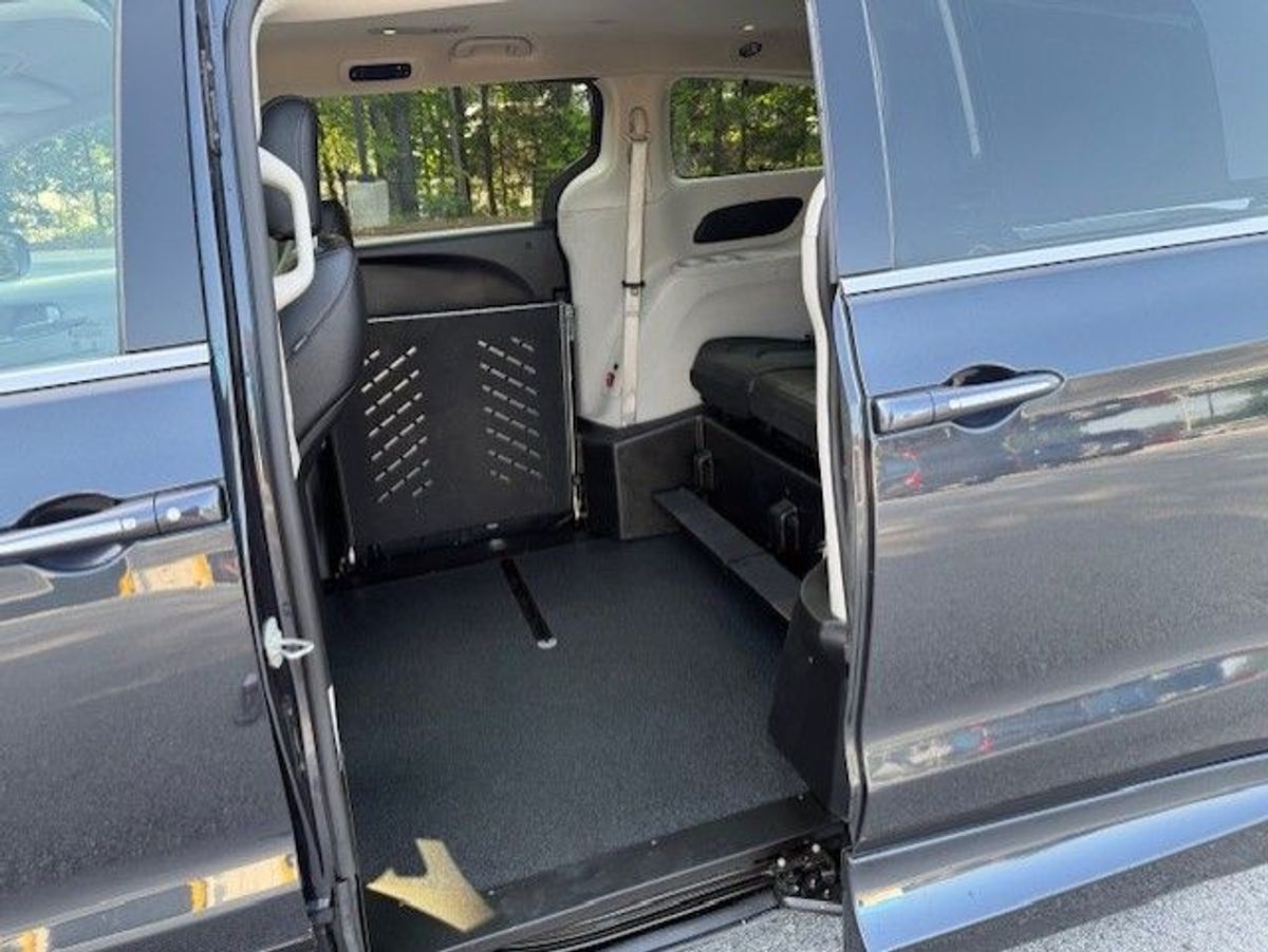 2021 CHRYSLER PACIFICA - Image 12